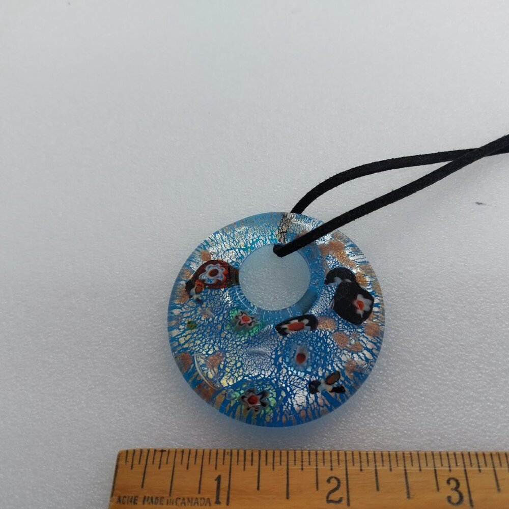 Necklace Pendant Round Floral Design With Metallic Silver Leaf Flecks Black Cord - Picture 8 of 8